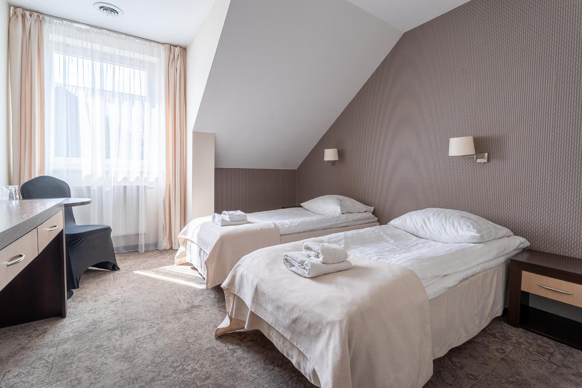 Hotel Cztery Pory Roku Głogów Małopolski Exterior foto